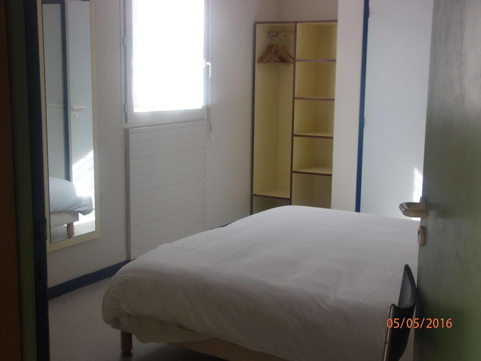 Le Saint Pierre Hotel Moncoutant Екстериор снимка