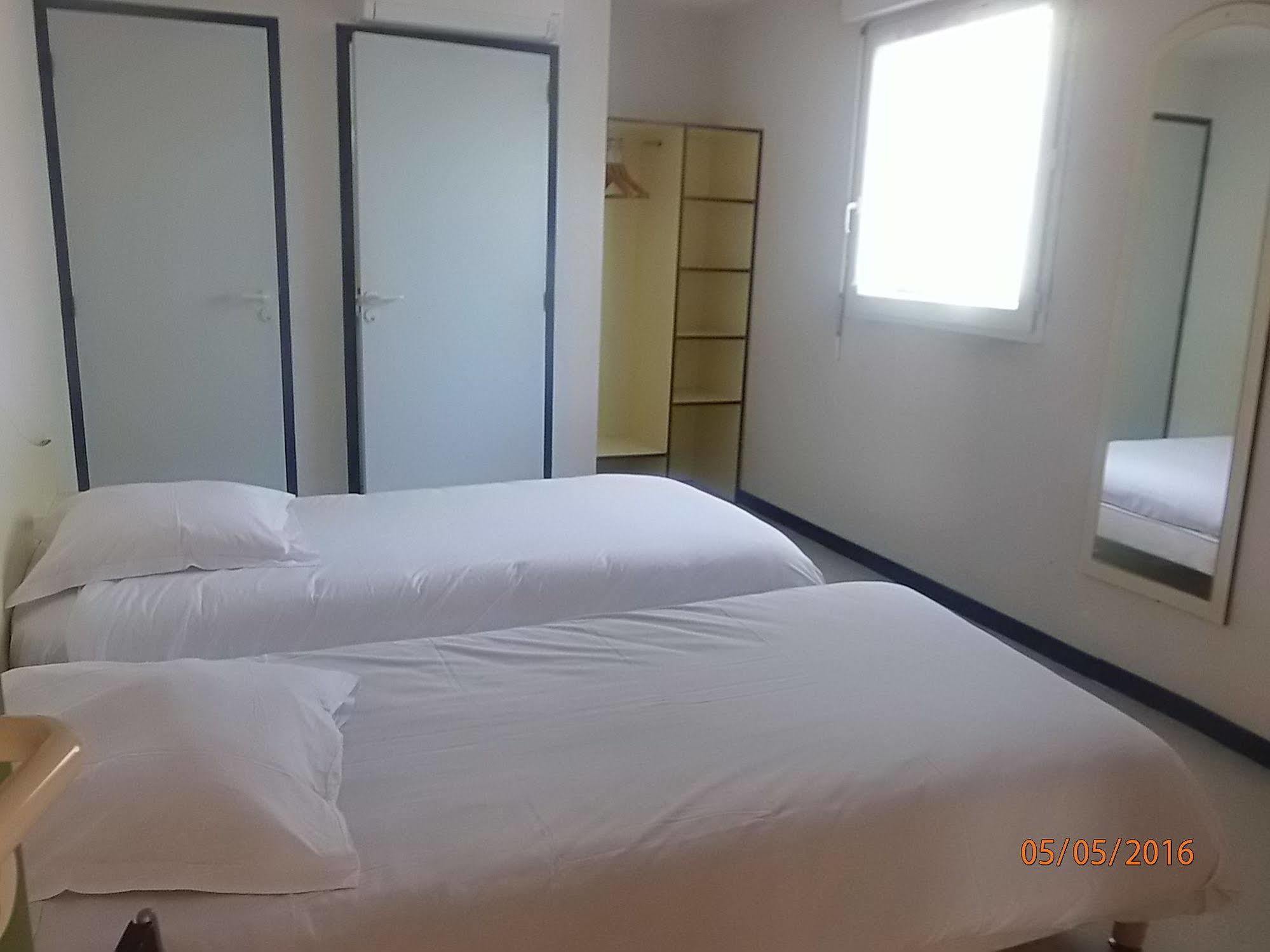 Le Saint Pierre Hotel Moncoutant Екстериор снимка