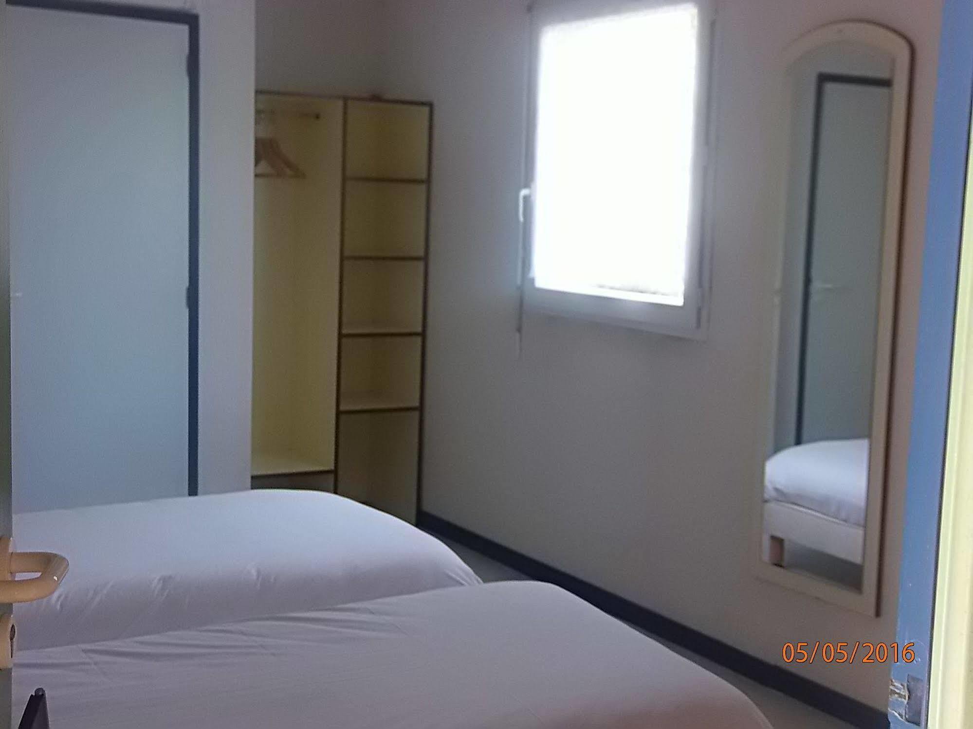 Le Saint Pierre Hotel Moncoutant Екстериор снимка