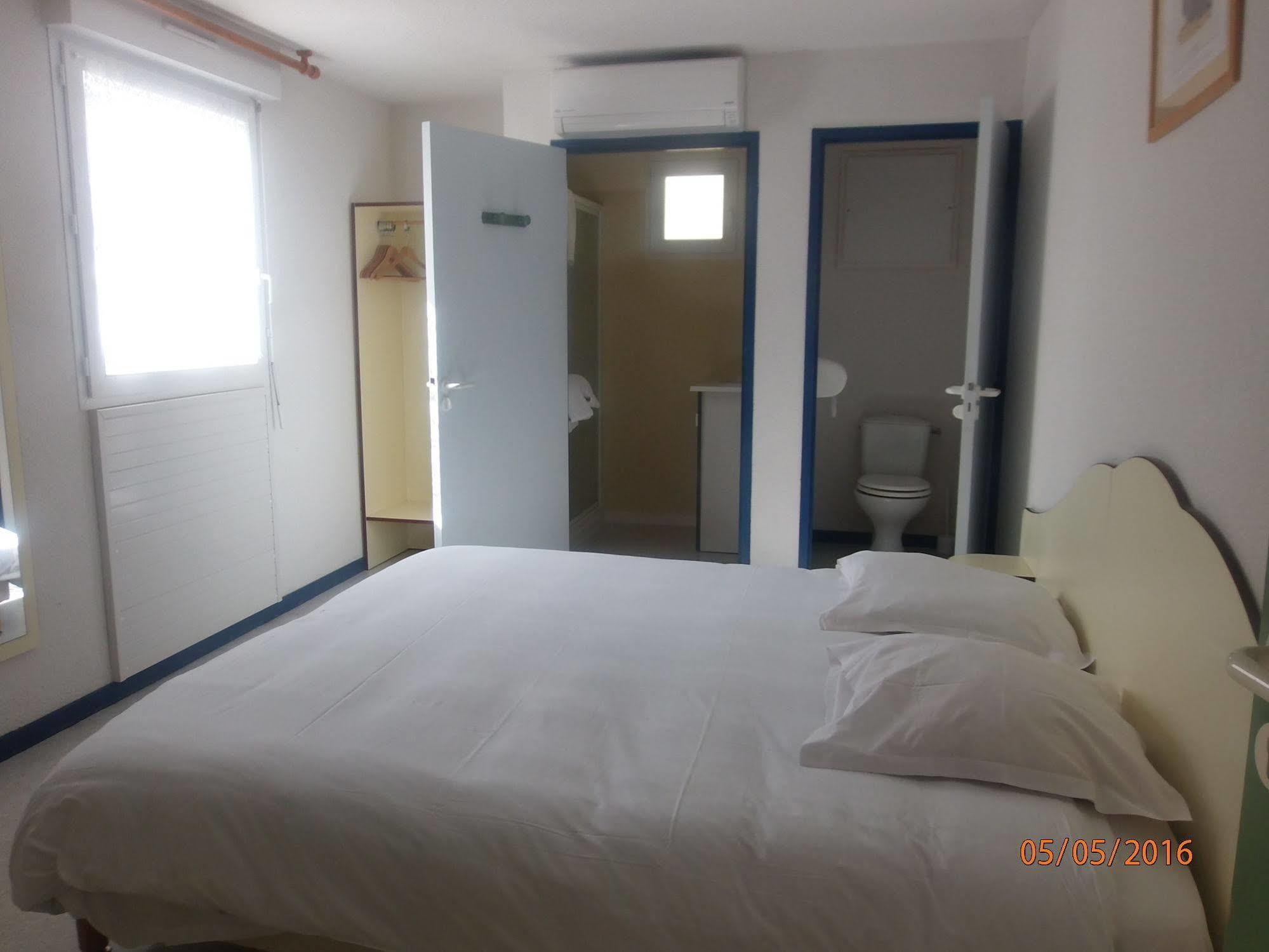 Le Saint Pierre Hotel Moncoutant Екстериор снимка